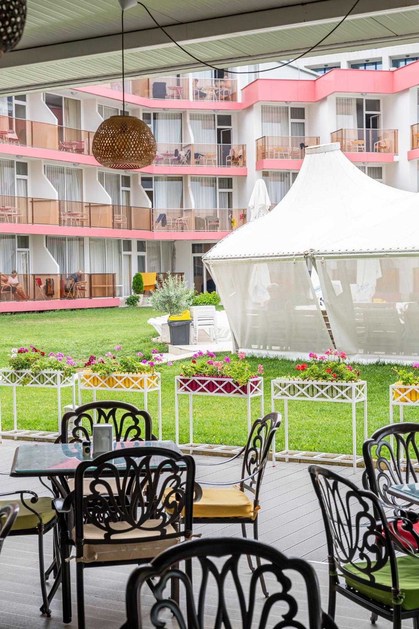 Flamingo Beach Hotel ساني بيتش المظهر الخارجي الصورة
